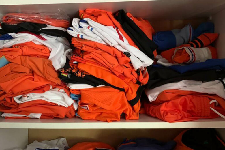 Een grote verzameling Oranje shirts