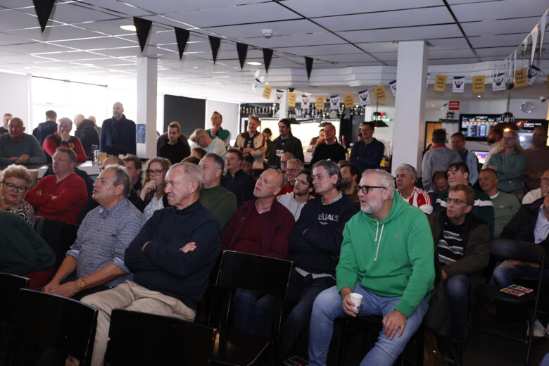 Groundhopdag Staantribune